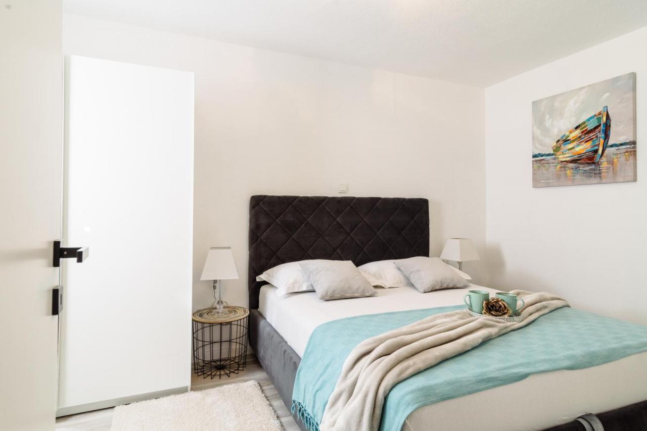 **Stone House ** Trogir Center ** Old Town Apartment Bagian luar foto