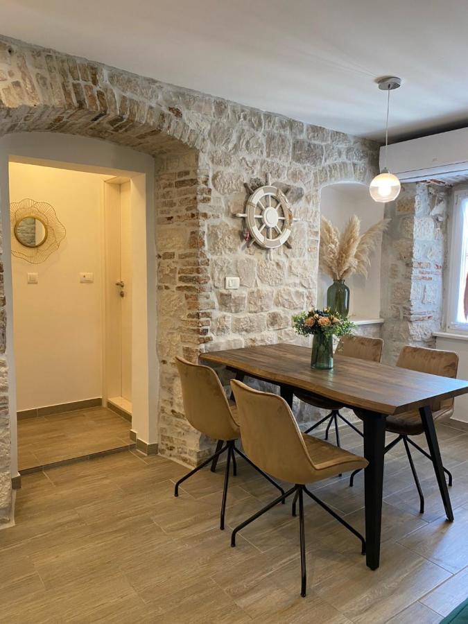 **Stone House ** Trogir Center ** Old Town Apartment Bagian luar foto