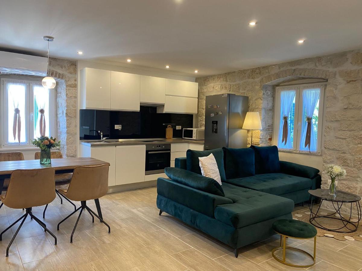 **Stone House ** Trogir Center ** Old Town Apartment Bagian luar foto